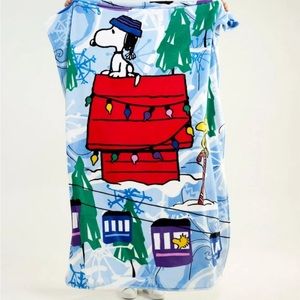 Peanuts Plush Throw Blanket in Ski Slope Snoopy. Brand new with tags!